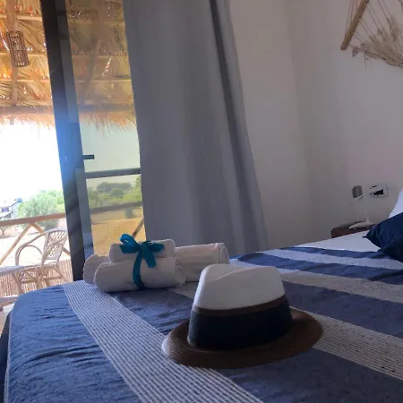 Makuti לינה וארוחת בוקר 4*